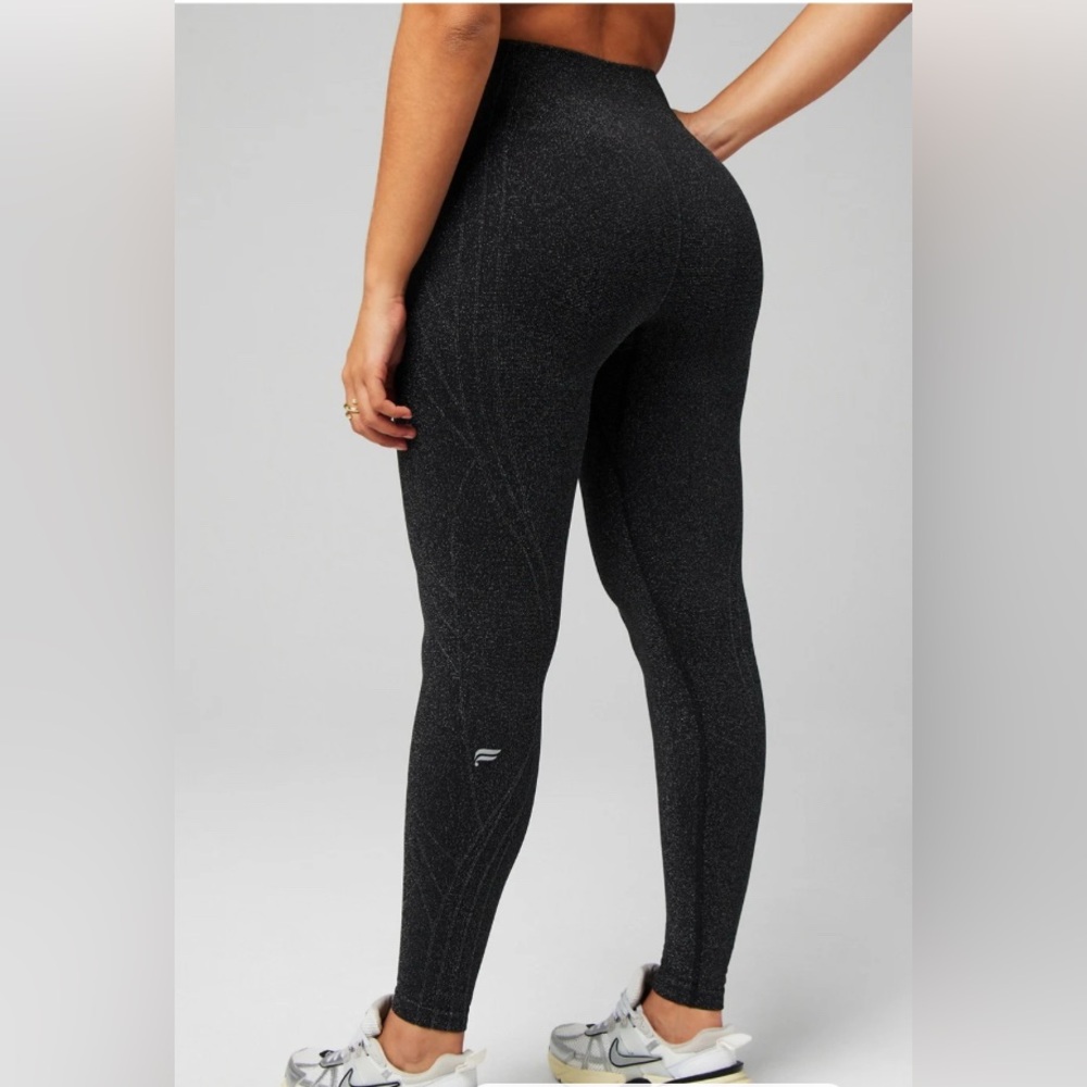 Fabletics seamless high waisted Black & sliver Sparkle Leggings size medium